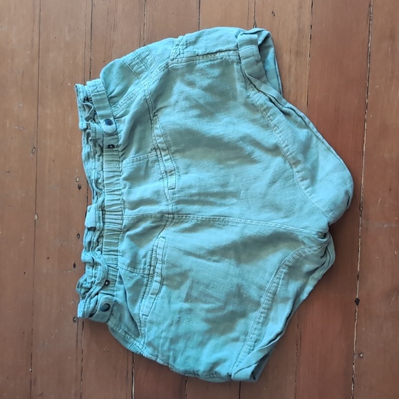 Free People Topanga Cuff Short in Oil Green.  Medium - Picture 6 of 6